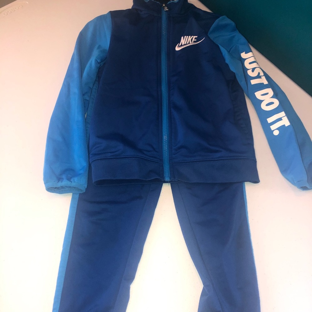 Boys Nike sweatsuit